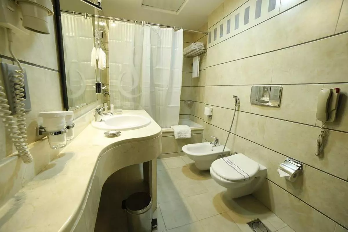 city season hotel muscat bathroom (Copy).jpg